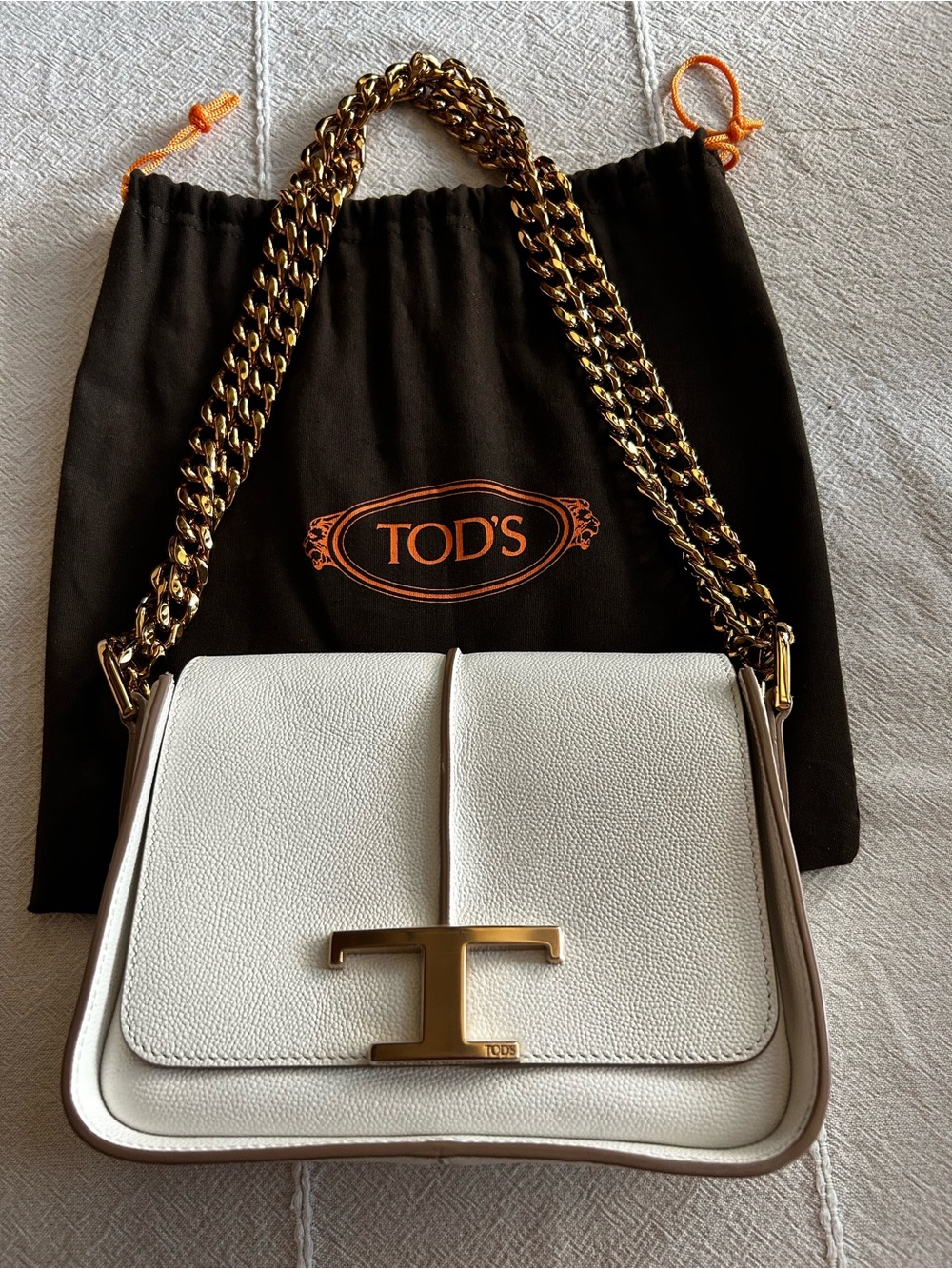 TOD'S White Leather Shoulder Bag with Gold T-Logo and Chain